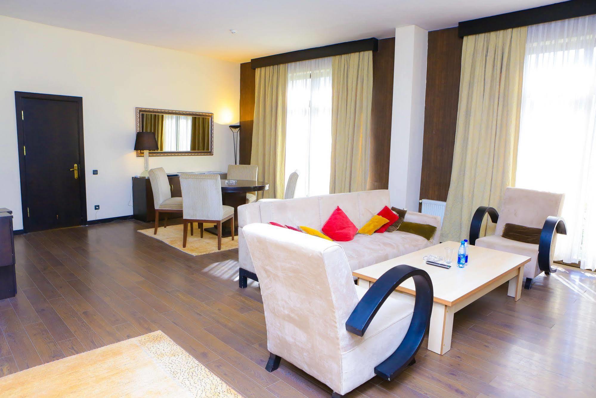 Sheki Saray Hotel Buitenkant foto